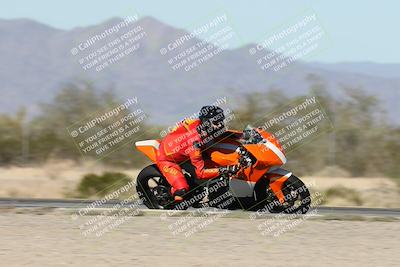 media/Dec-01-2025-Moto Forza (Mon) [[2daa91e15f]]/3-Beginner Group/Session 2 (Turn 7 Inside Pans)/